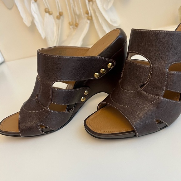 Tahari Brown Leather open Toe Sandals/ clogs - Picture 13 of 14